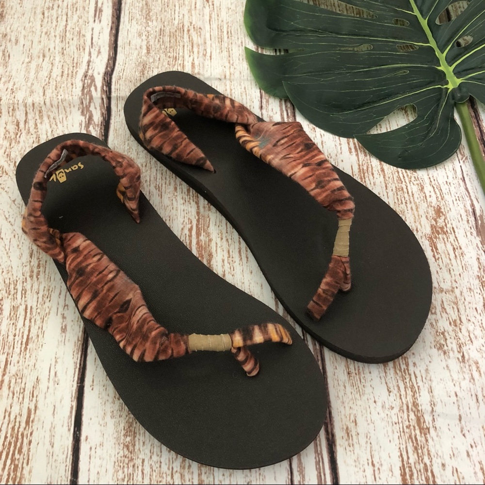 Sanuk Sandals Size 9